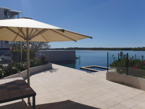 Trafalgar Towers, Sunshine Coast